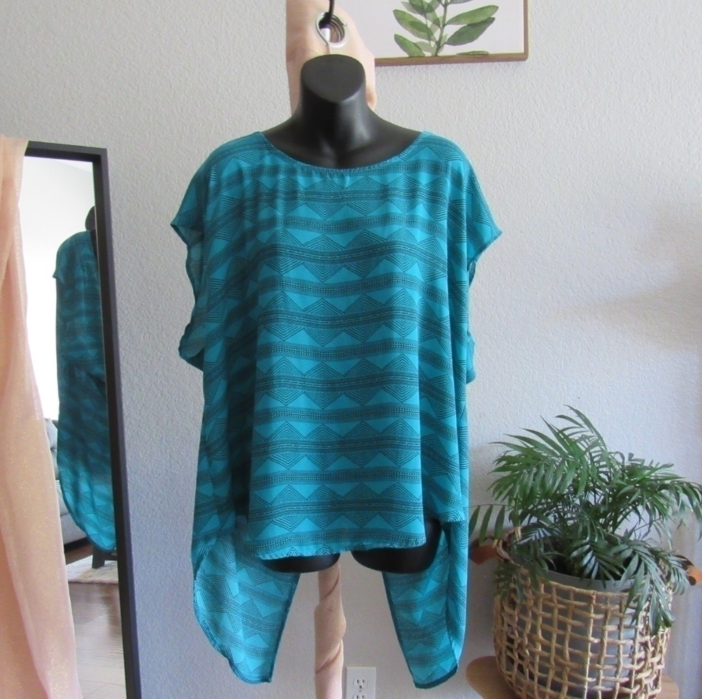 Torrid Split Back Top - Picture 3 of 7